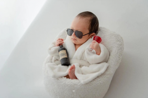 广东满月宝宝趴着睡 广东满月宝宝趴着睡